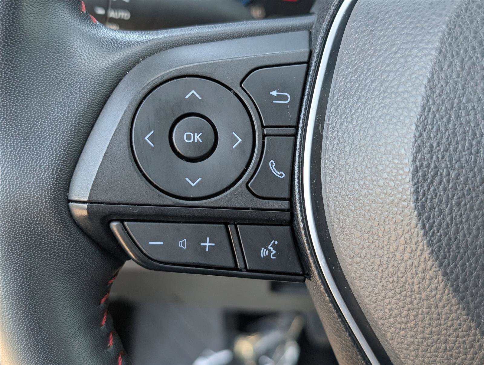 Used 2024 Toyota RAV4 SE w/ Weather & Moonroof Package AWD/4WD image 25