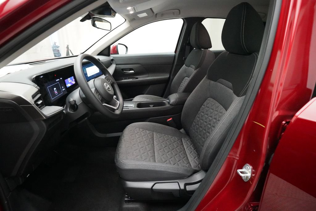 Used 2025 Nissan Kicks SV image 7