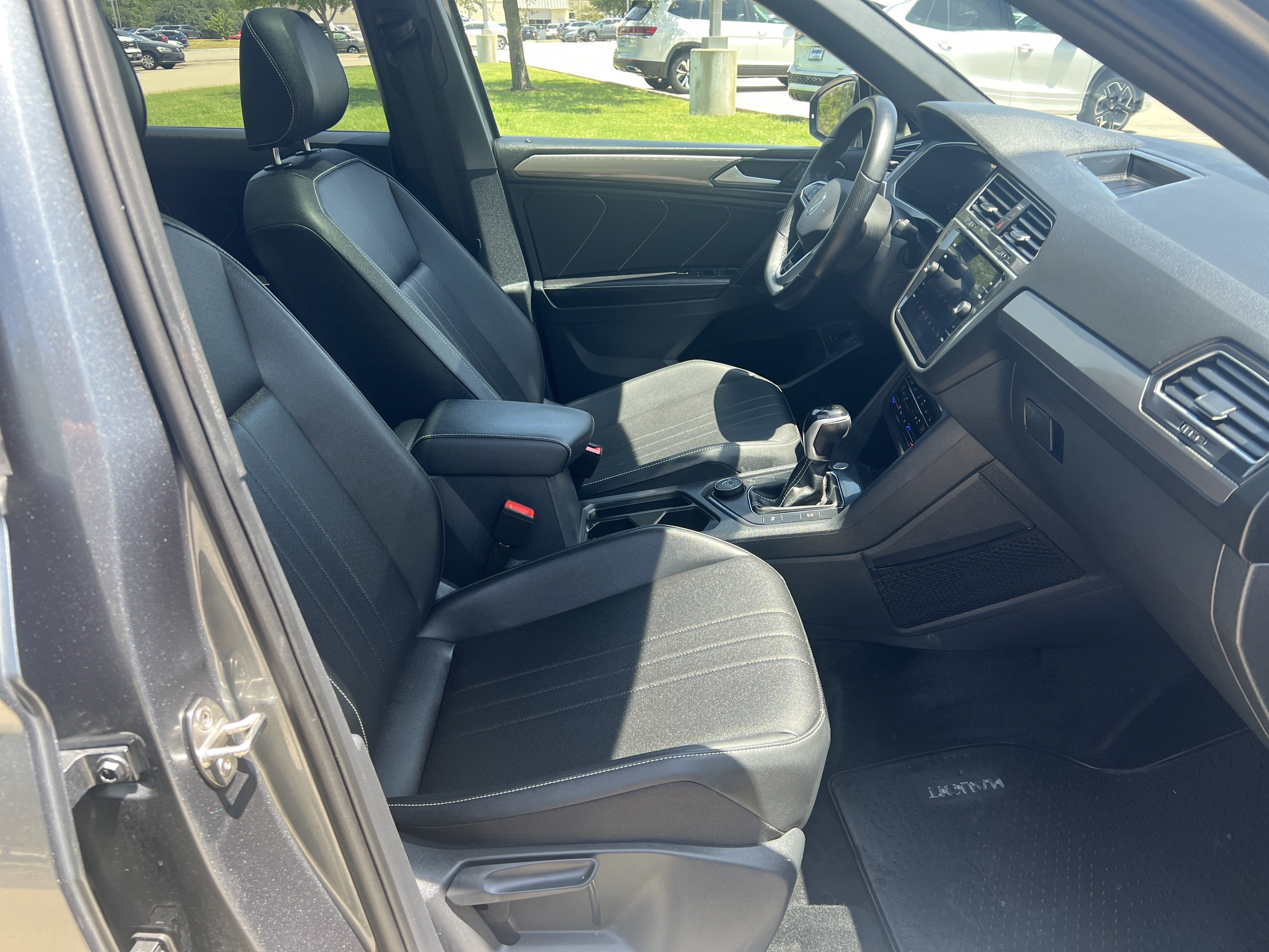 Certified 2024 Volkswagen Tiguan SE R-Line AWD/4WD image 27