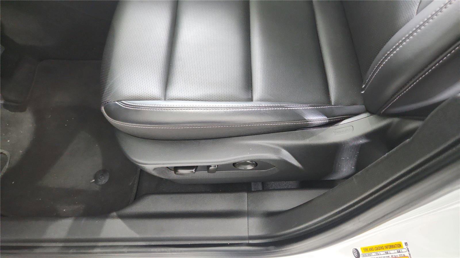 Used 2025 Buick Envision Preferred image 11