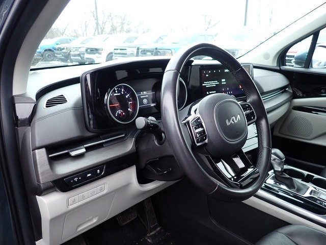 Used 2024 Kia Carnival EX image 14