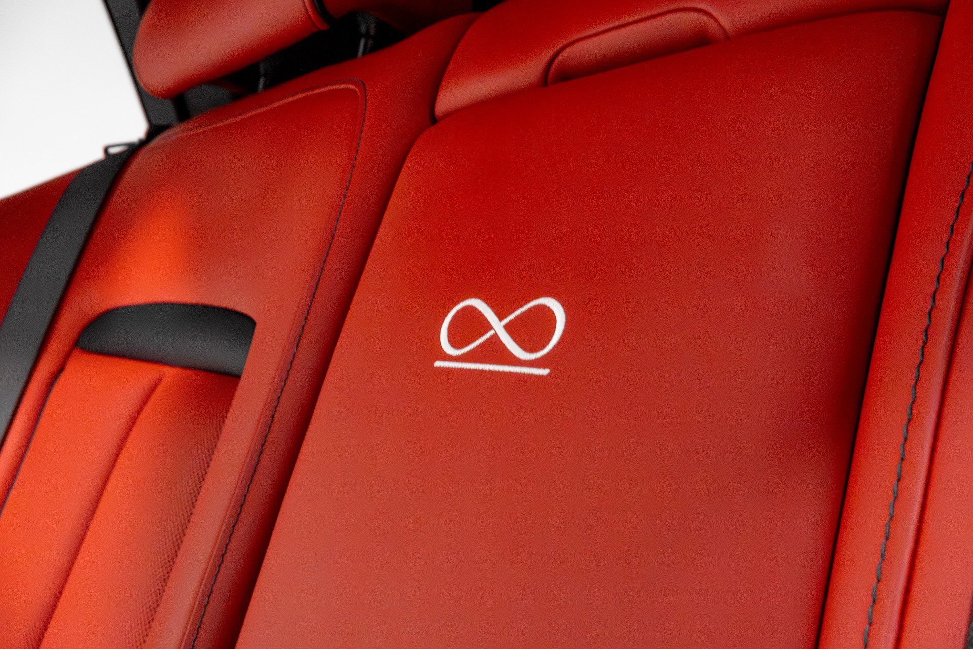 Used 2021 Rolls-Royce Cullinan Black Badge image 29