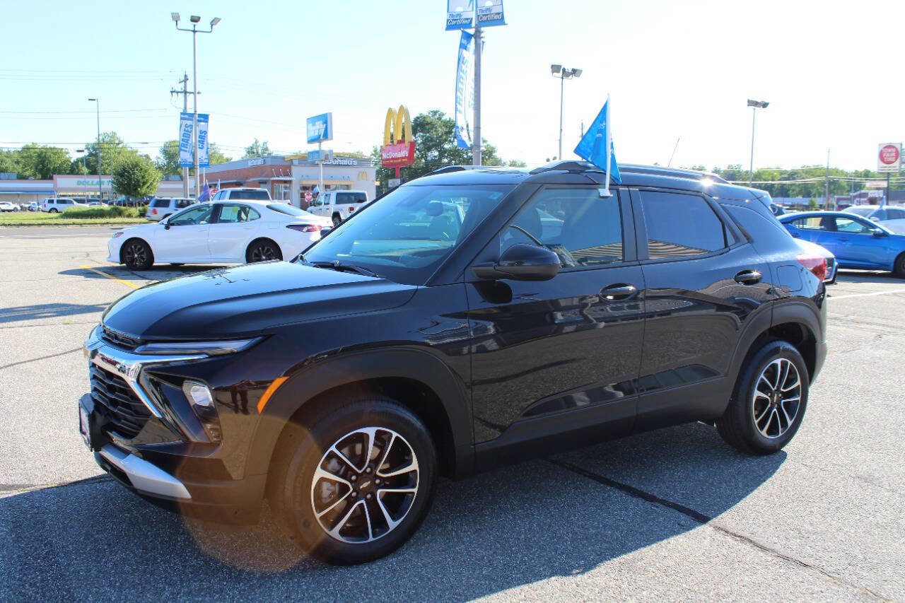 Used 2024 Chevrolet TrailBlazer LT w/ Convenience Package image 2