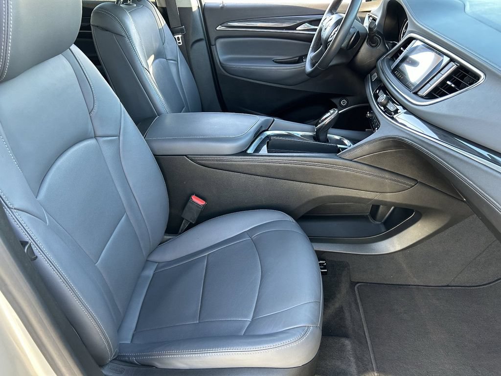 Used 2020 Buick Enclave Essence w/ Sport Touring Edition FWD image 11