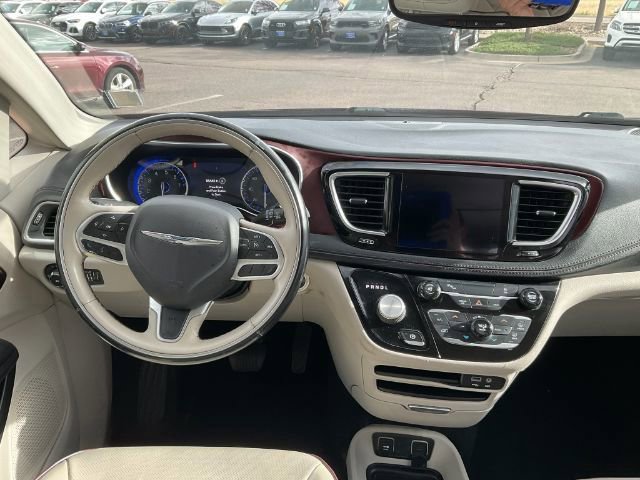 Used 2017 Chrysler Pacifica Limited FWD image 19