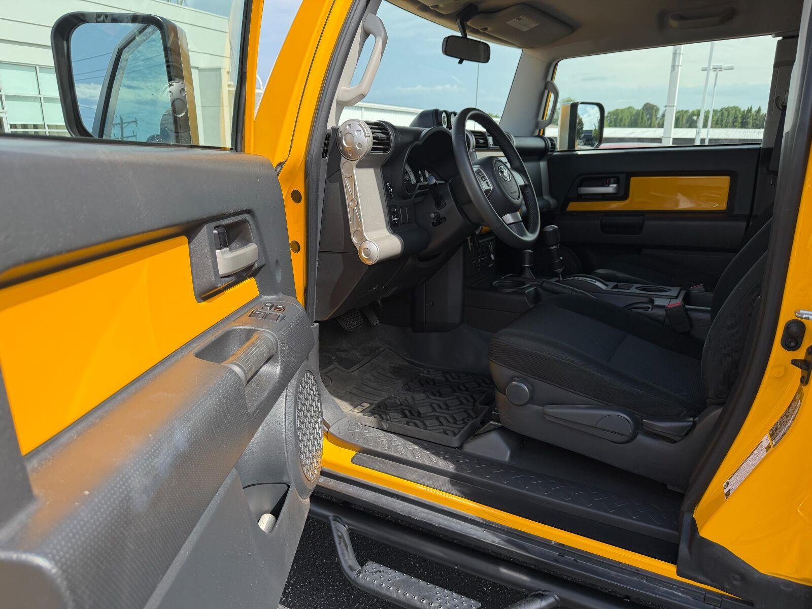 Used 2007 Toyota FJ Cruiser 4WD w/ Upgrade Pkg 1 image 4