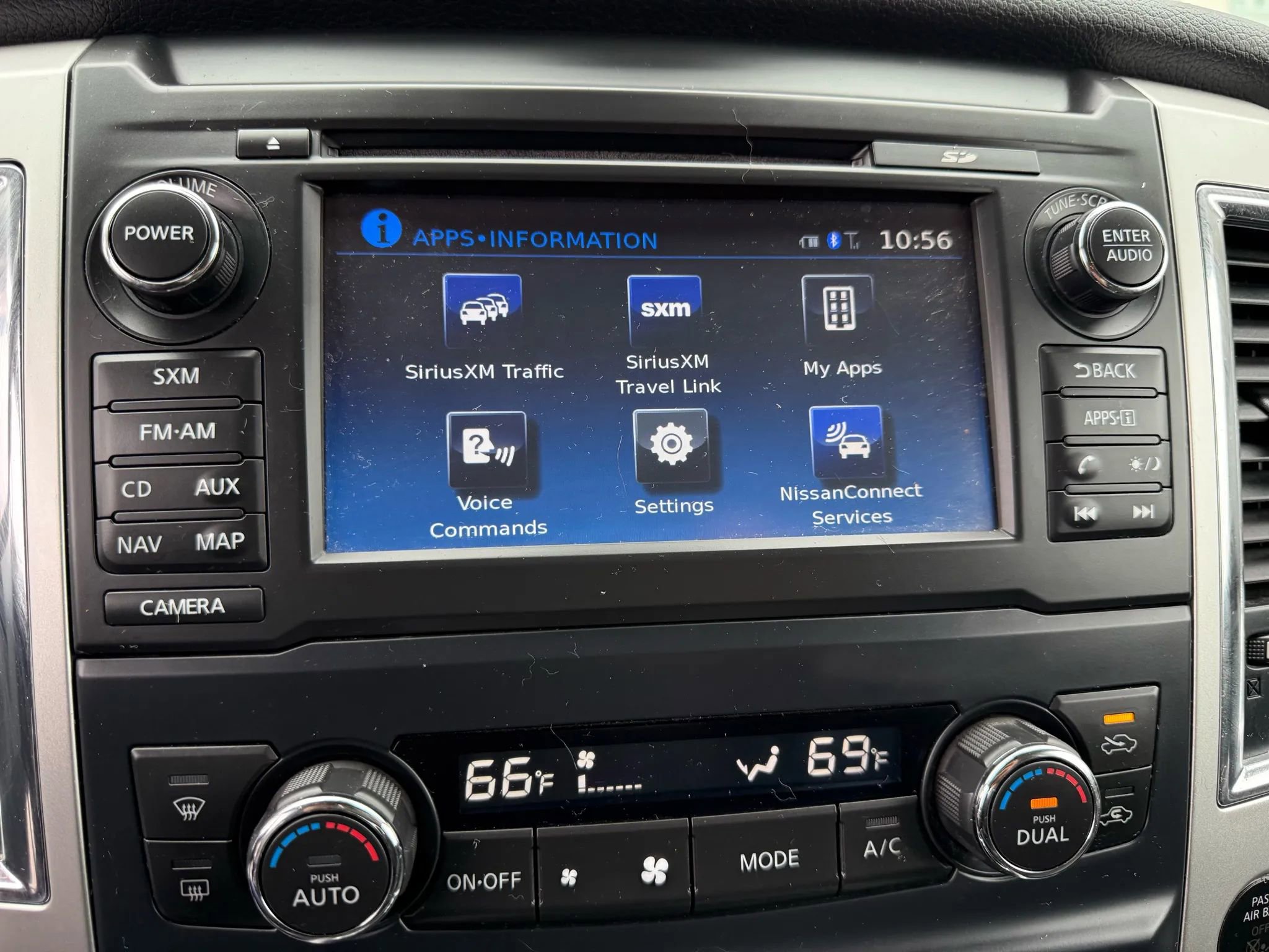 Used 2017 Nissan Titan SL image 19