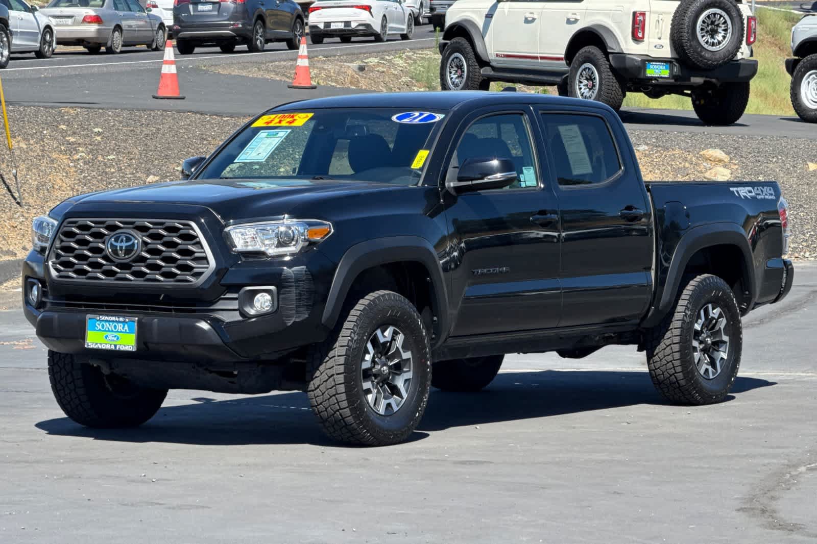 Used 2021 Toyota Tacoma TRD Off-Road w/ Technology Package AWD/4WD image 8