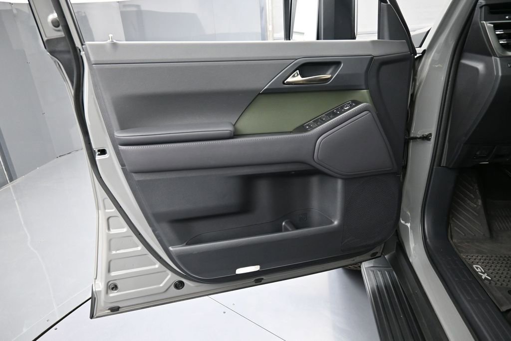 Used 2024 Lexus GX 550 AWD/4WD image 15