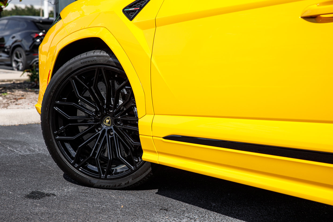Used 2025 Lamborghini Urus SE AWD/4WD image 12