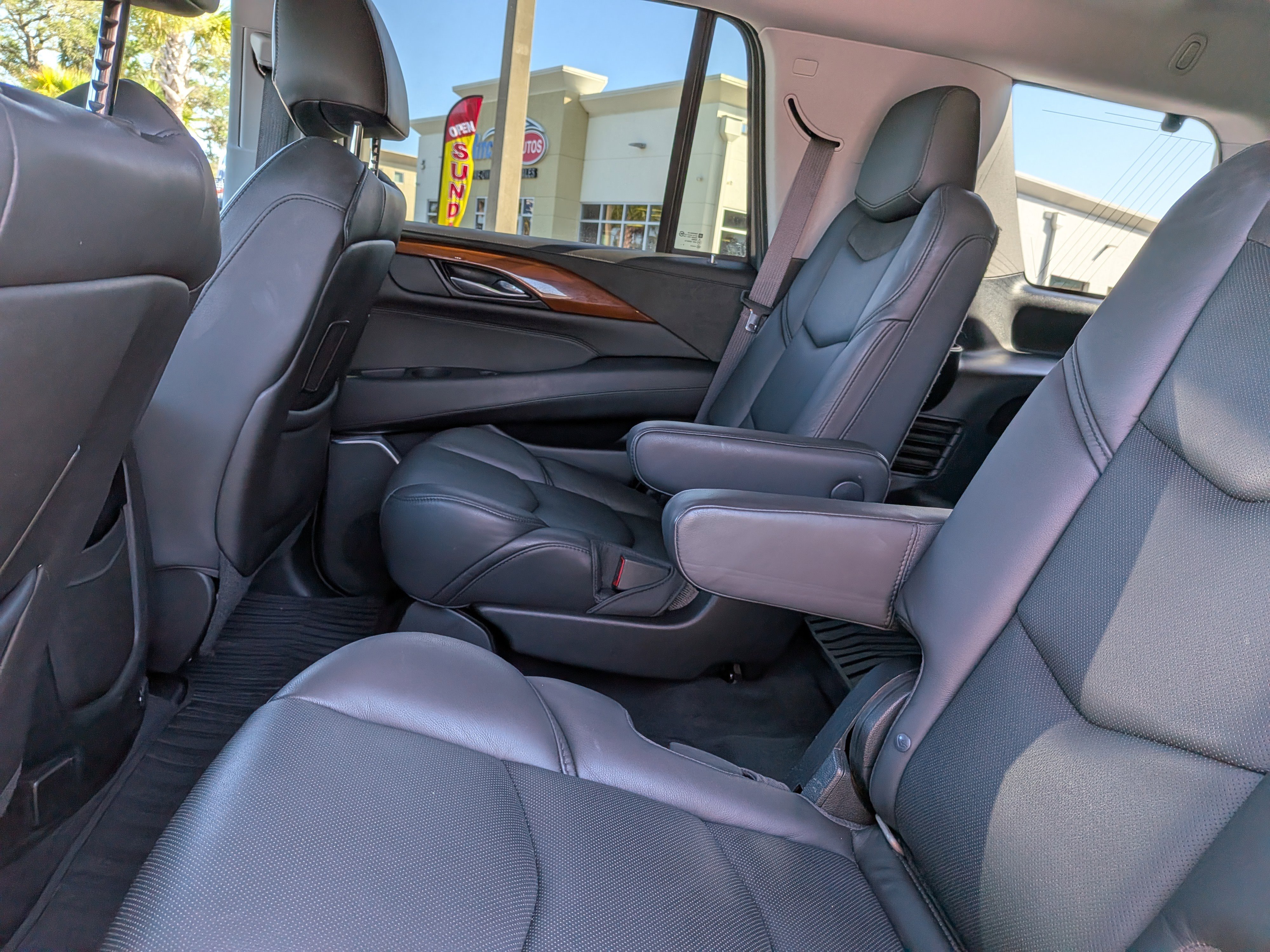 Certified 2018 Cadillac Escalade Premium Luxury AWD/4WD image 17