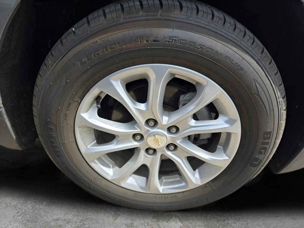 Used 2018 Chevrolet Equinox LT image 17