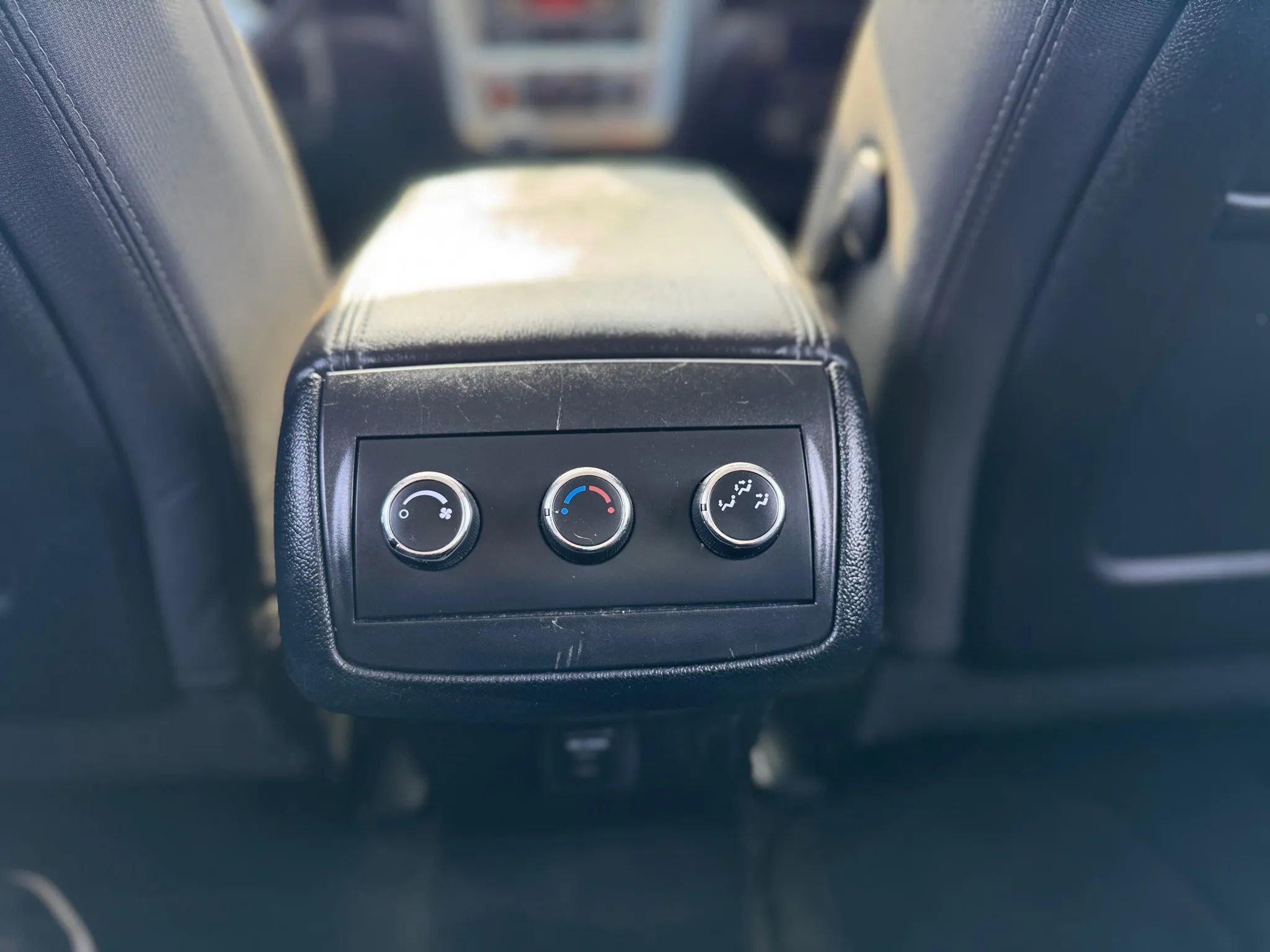Used 2016 GMC Acadia SLE image 35