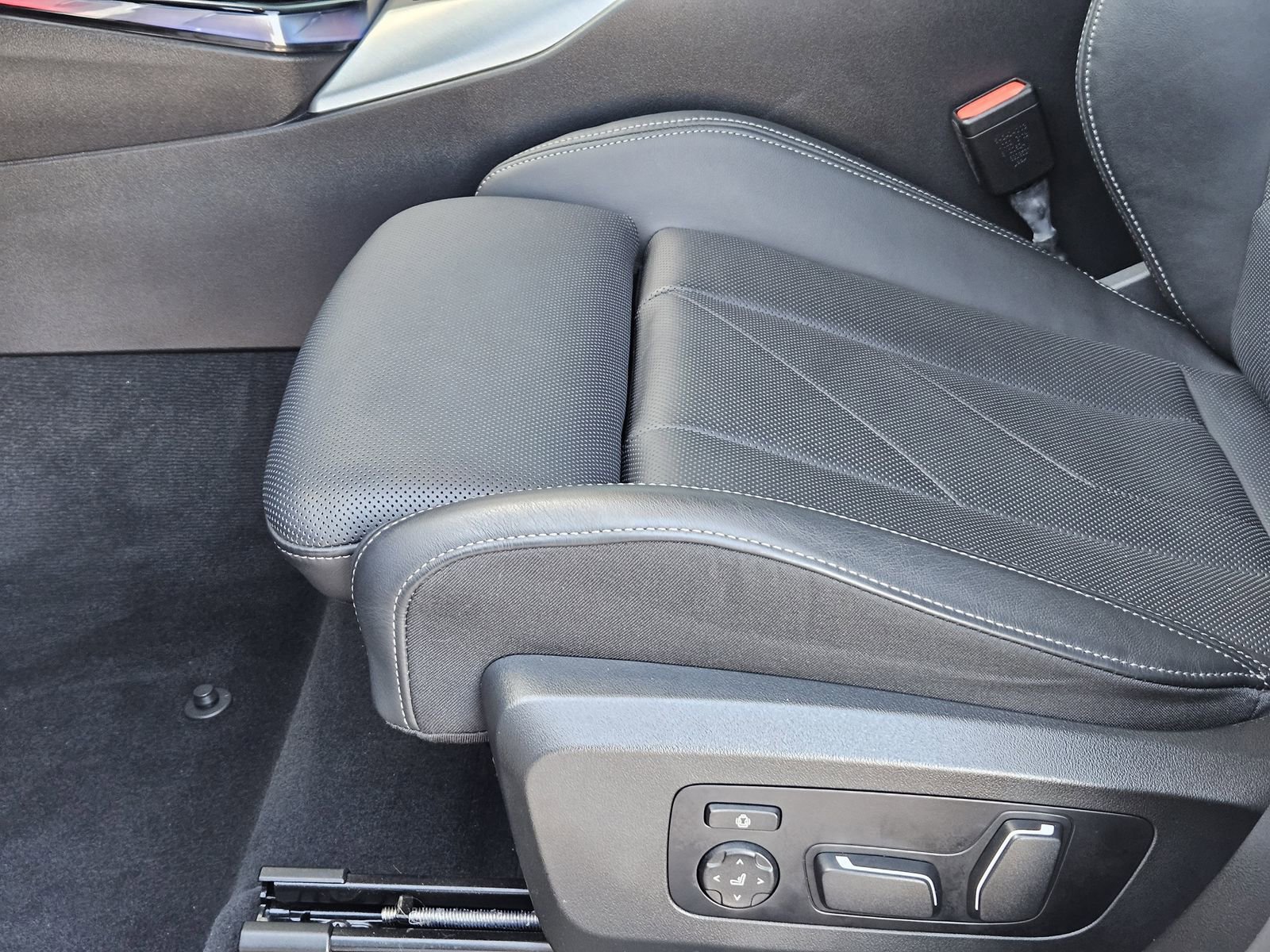 Used 2025 BMW X3 M50 w/ Premium Package image 31