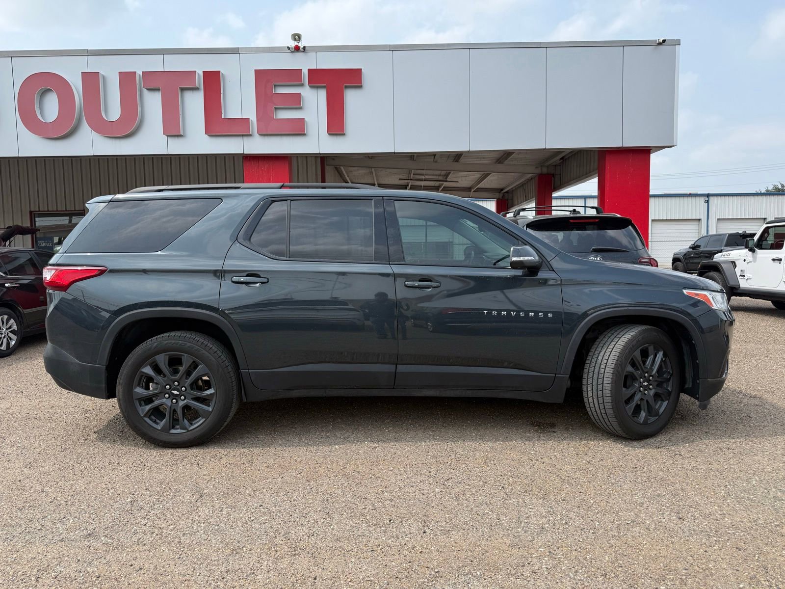 Used 2021 Chevrolet Traverse RS FWD image 3