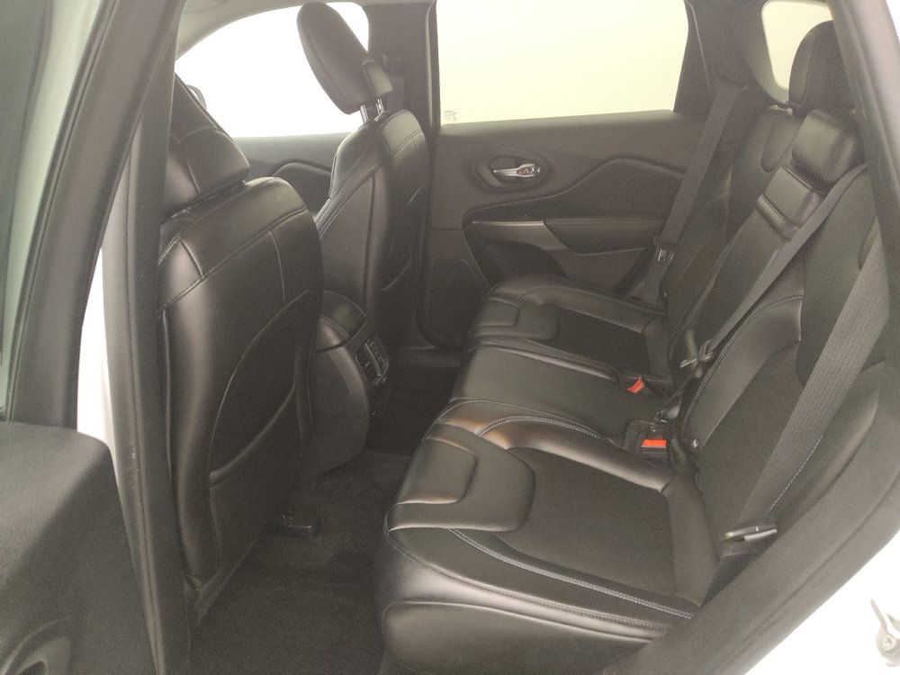 Used 2019 Jeep Cherokee Latitude Plus FWD image 18