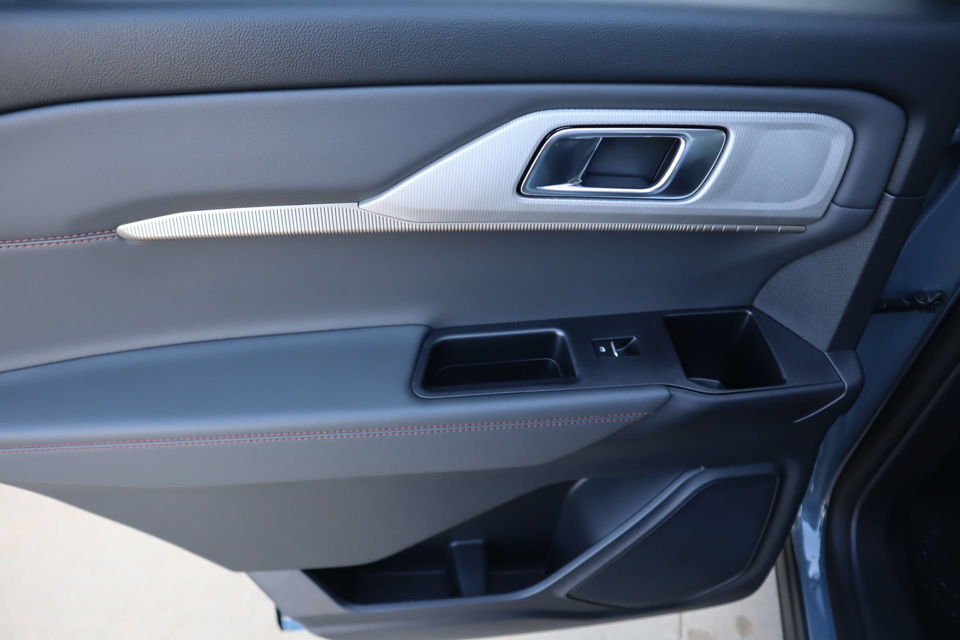New 2026 Ford Explorer Active w/ Active Comfort Package RWD image 17