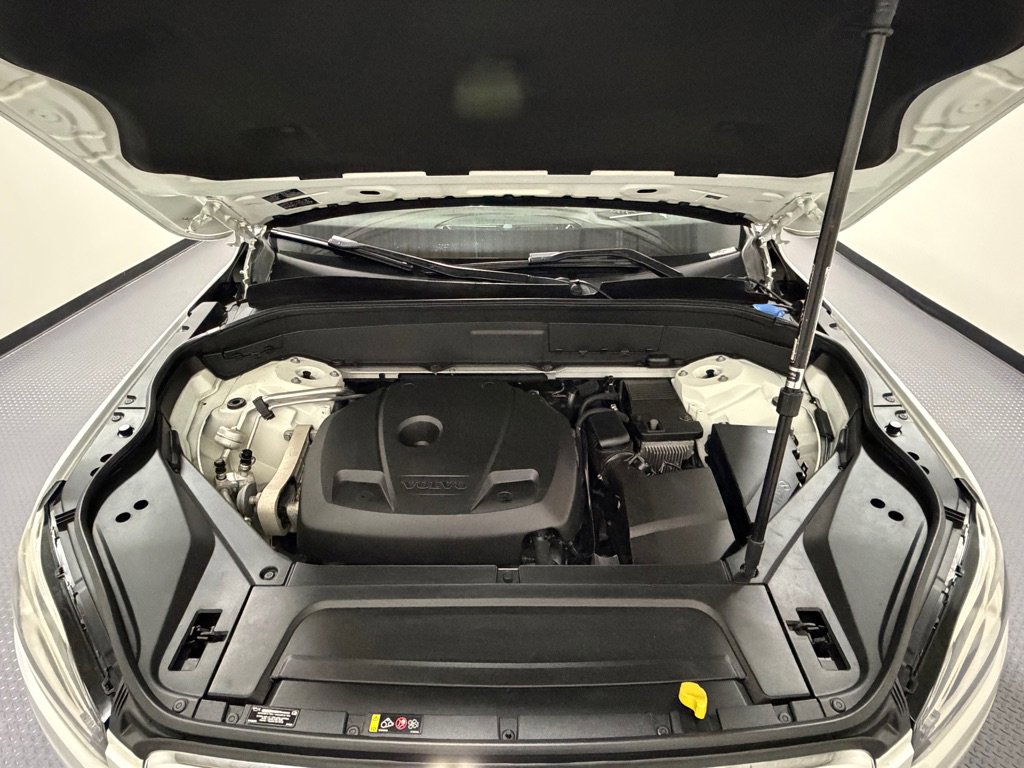 Used 2016 Volvo XC90 T6 Momentum image 18