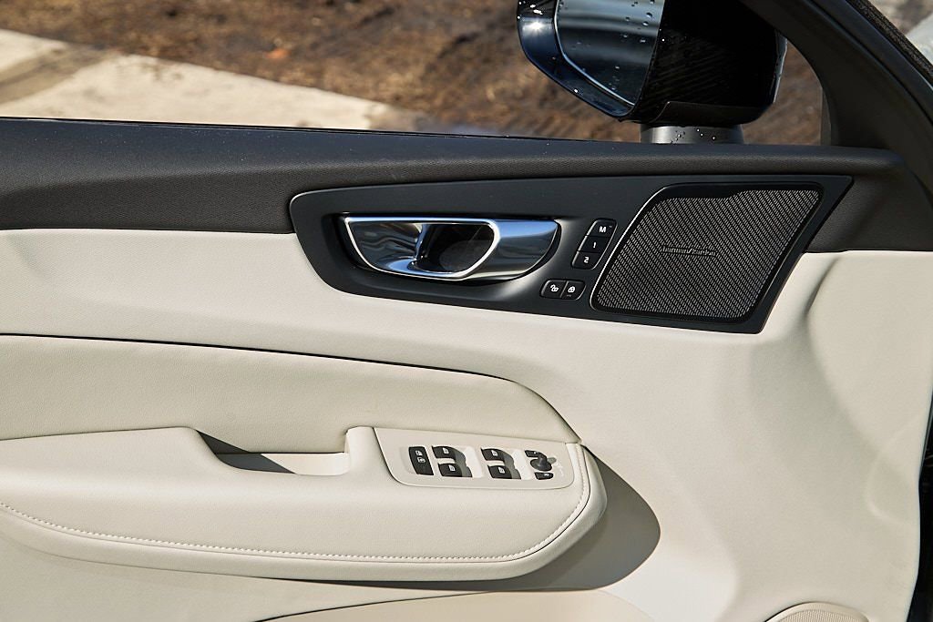 New 2026 Volvo XC60 T8 Ultra w/ Protection Package Premier image 11