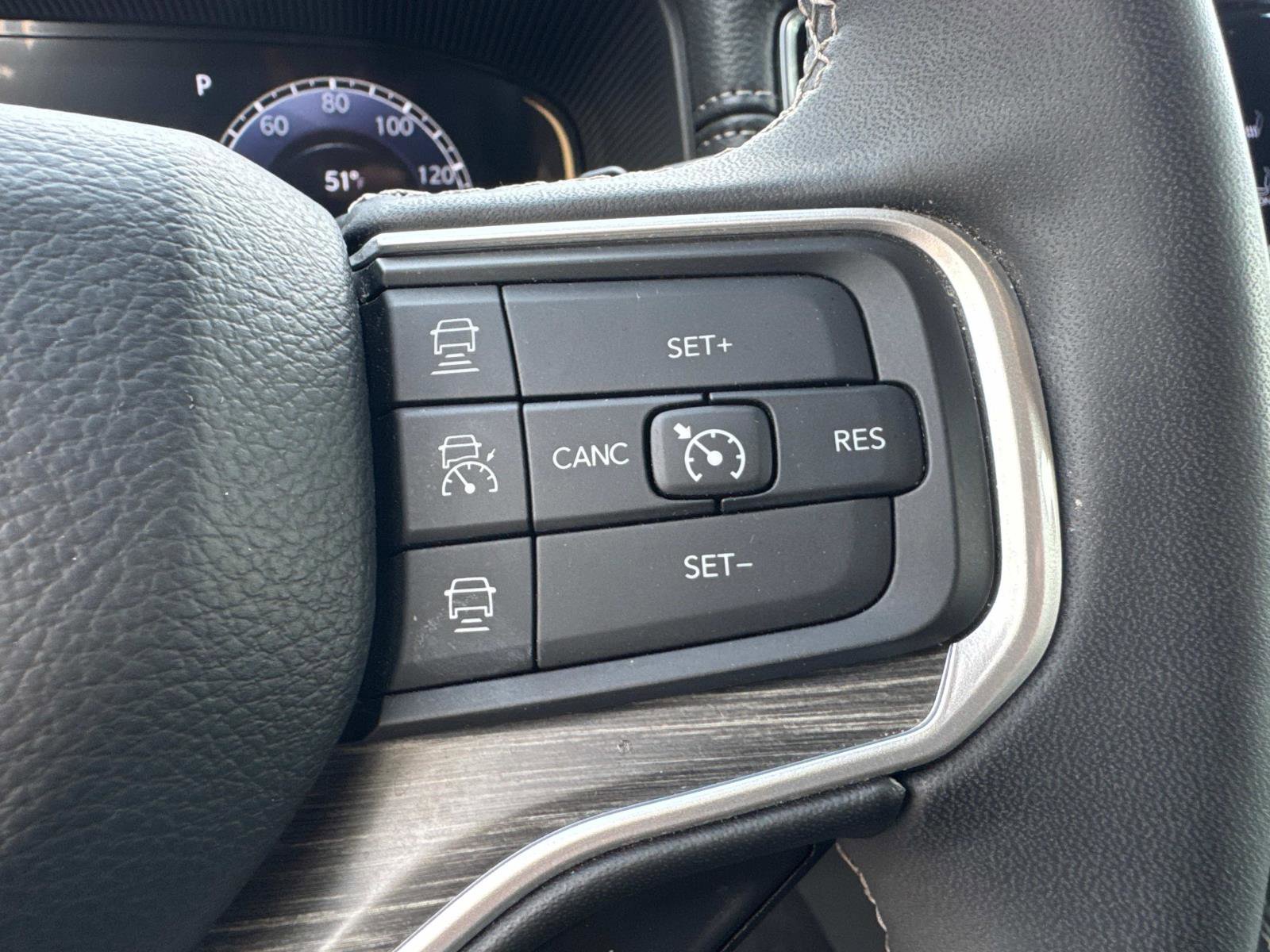 Certified 2024 Jeep Wagoneer Series II w/ Flexible Seating Group RWD image 30