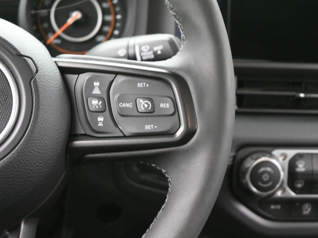 Used 2025 Jeep Gladiator Mojave w/ Safety Group image 29