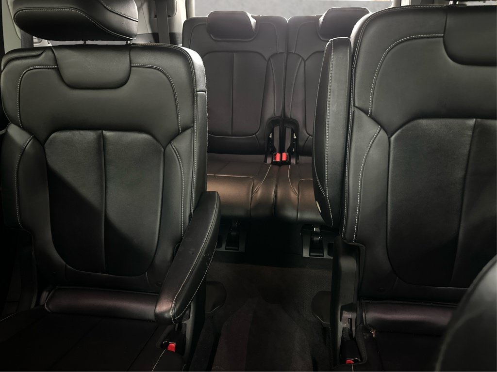 Used 2022 Jeep Grand Cherokee L Limited AWD/4WD image 23