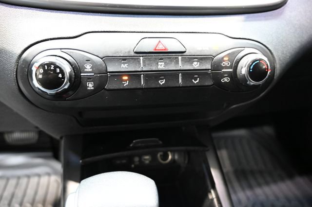 Used 2019 Kia Sorento LX image 19