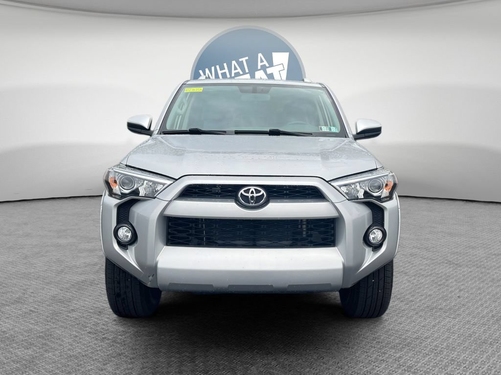 Used 2018 Toyota 4Runner SR5 AWD/4WD image 9
