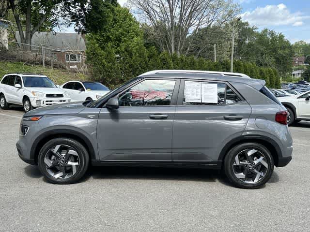 Used 2021 Hyundai Venue SEL w/ Premium Package FWD image 2