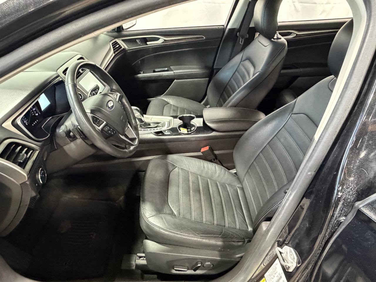 Used 2014 Ford Fusion SE w/ Equipment Group 202A FWD image 23