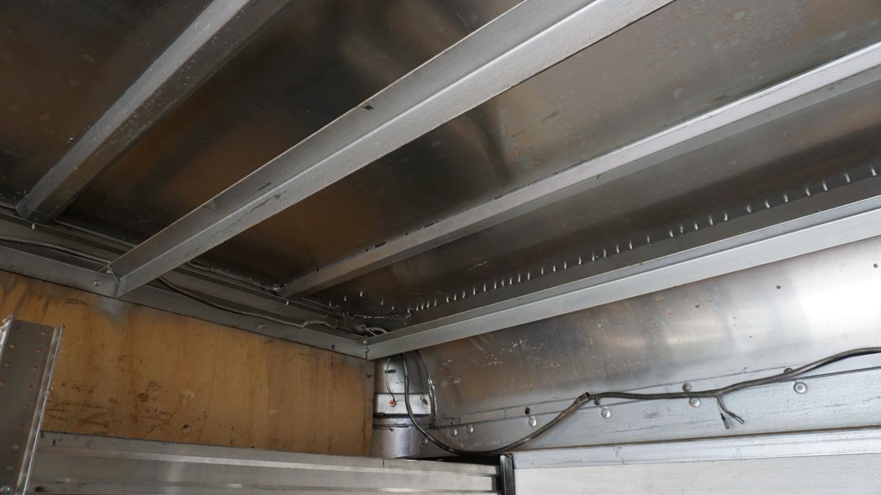 Used 2021 Mercedes-Benz Sprinter 4500 w/ Premium Package image 28