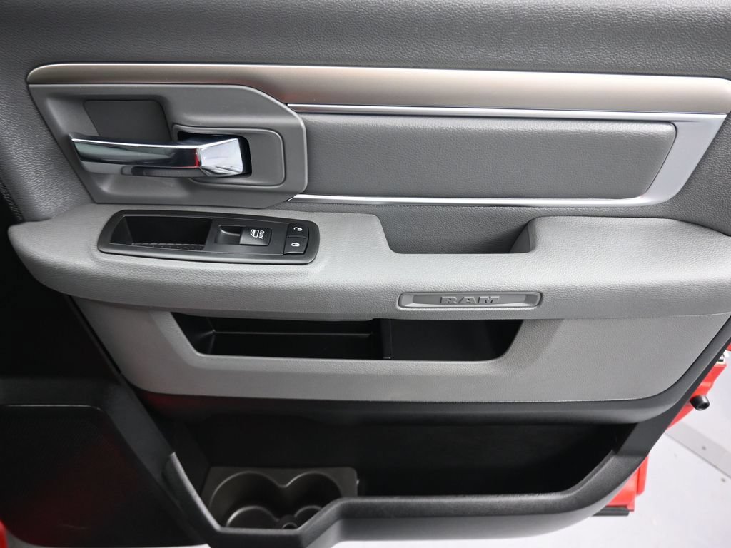 Used 2018 RAM 1500 Classic SLT AWD/4WD image 39