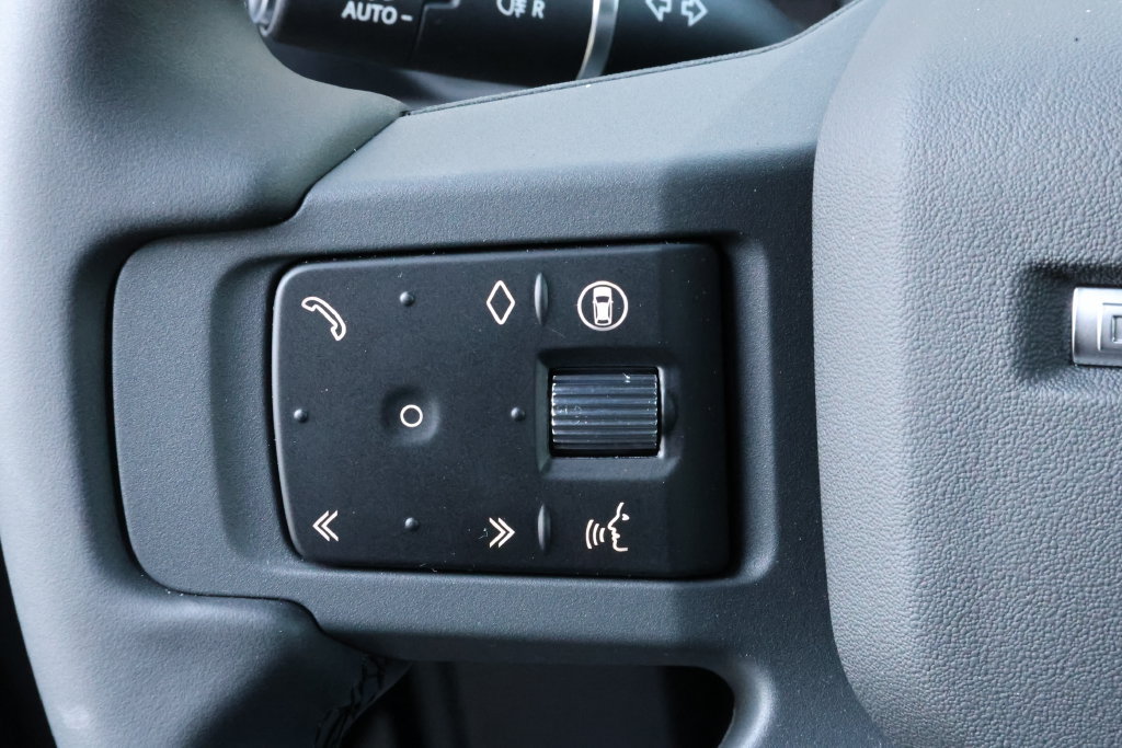 New 2026 Land Rover Defender 110 X-Dynamic SE AWD/4WD image 18