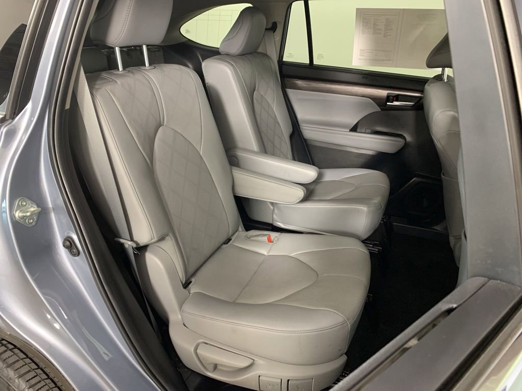 Used 2023 Toyota Highlander Platinum AWD/4WD image 41