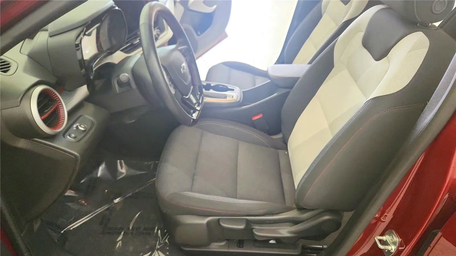Used 2025 Chevrolet Trax RS w/ Driver Confidence Package FWD image 22