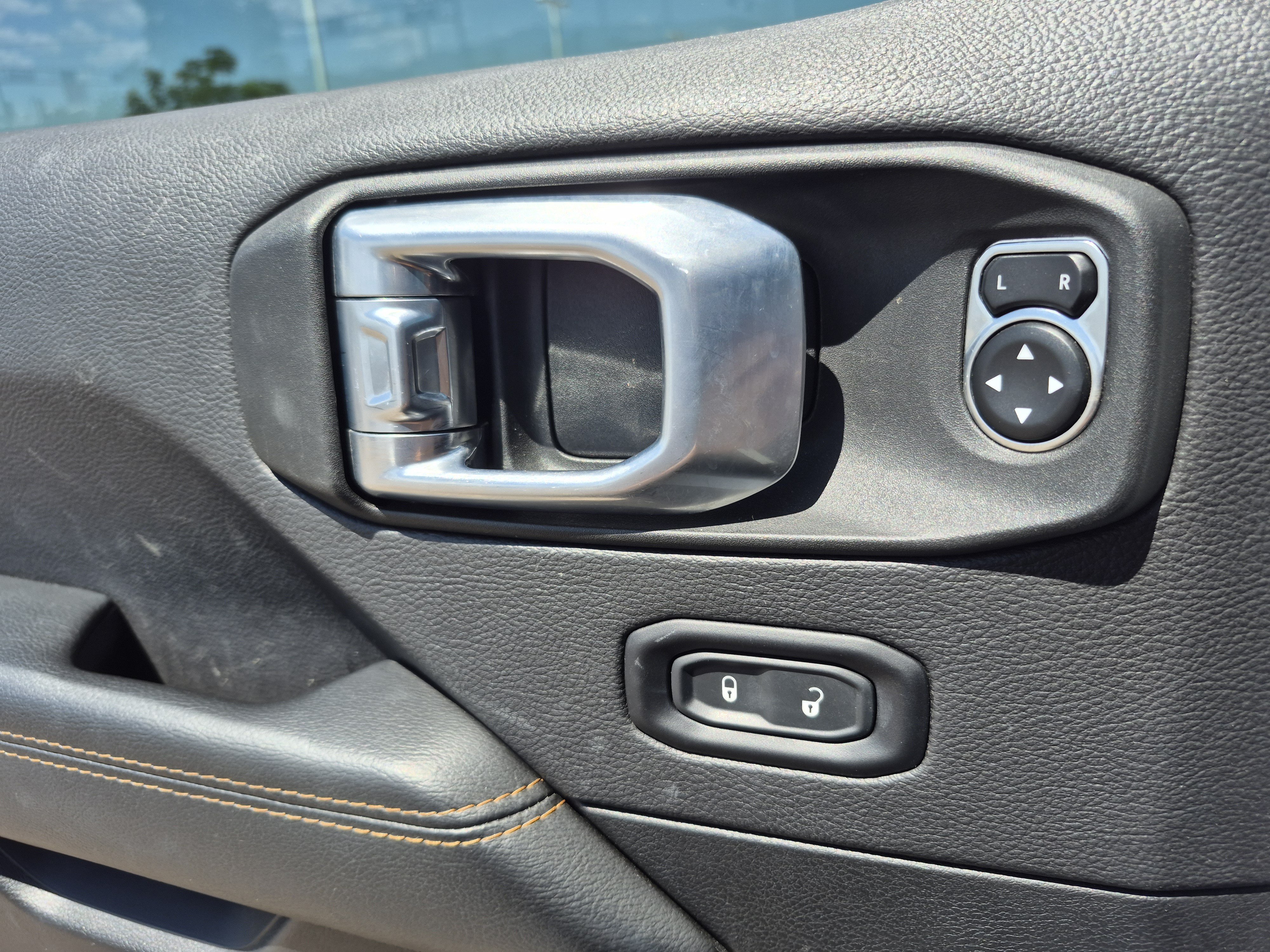 Used 2021 Jeep Wrangler Unlimited Sahara AWD/4WD image 13
