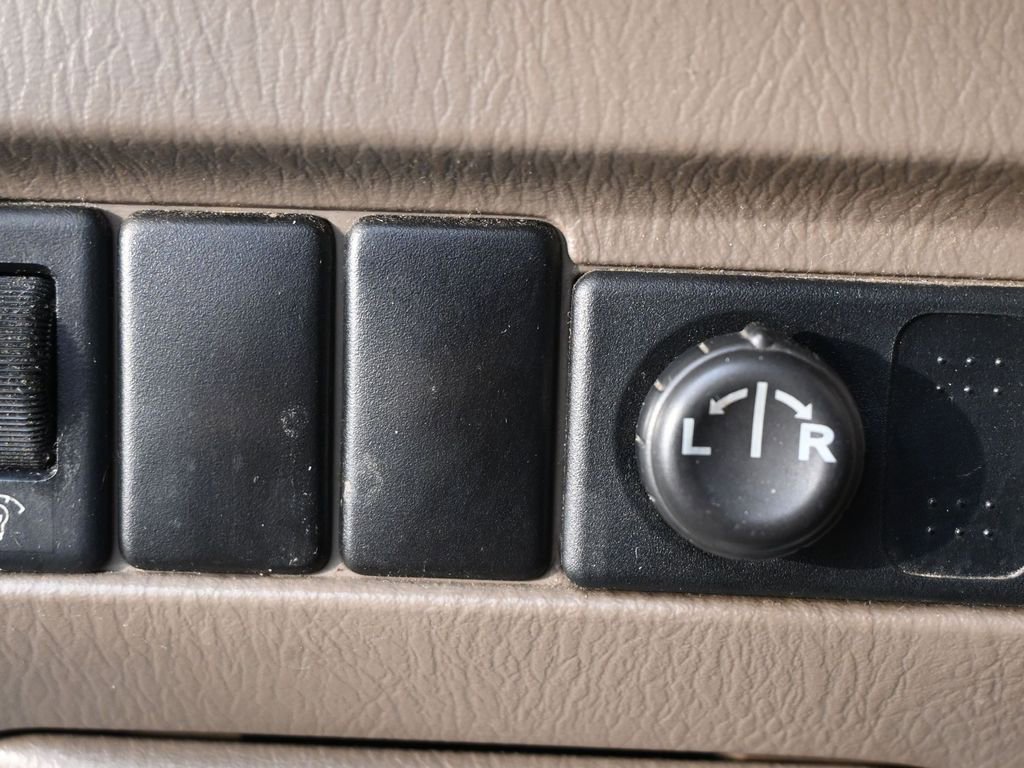 Used 2004 Nissan Pathfinder SE w/ (POP) SE Popular Pkg image 25