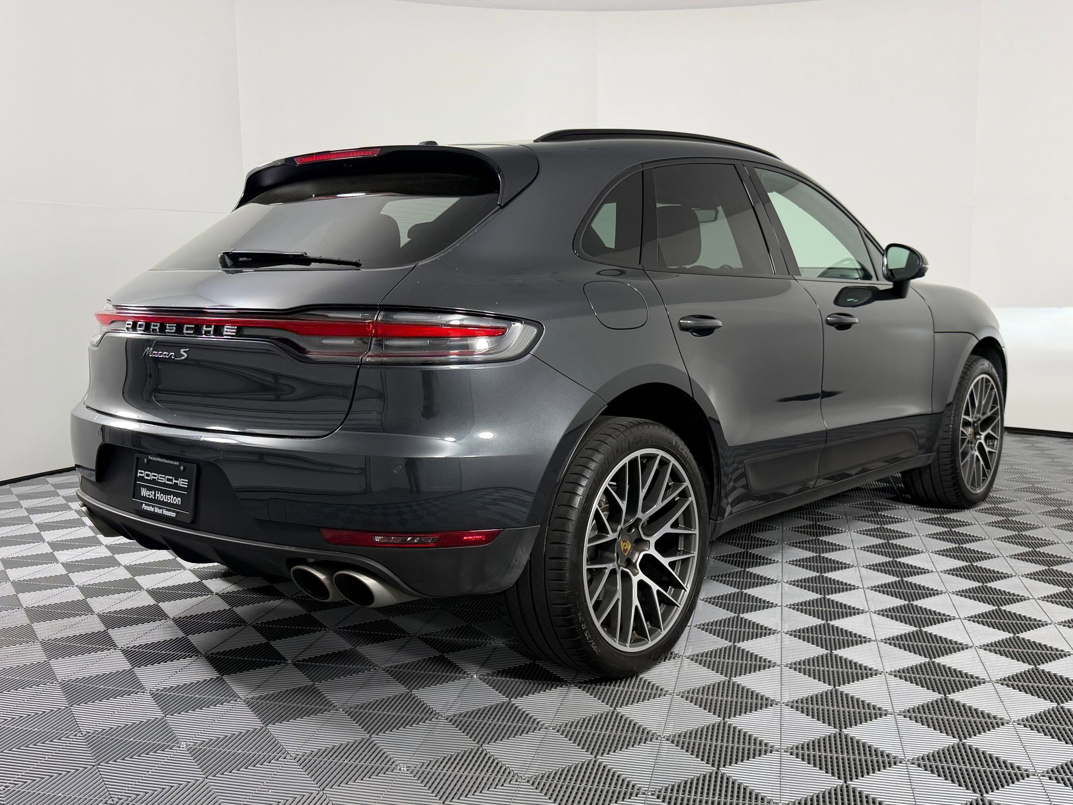 Certified 2021 Porsche Macan S image 9
