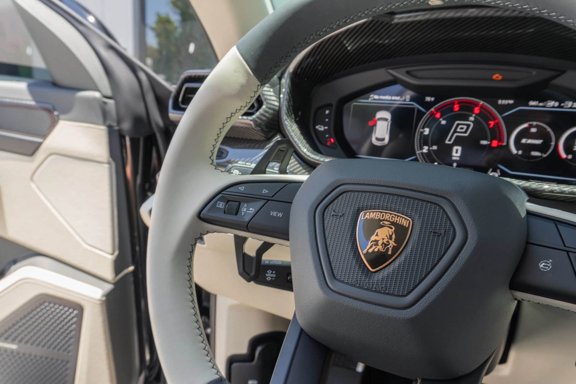Used 2026 Lamborghini Urus SE AWD/4WD image 72