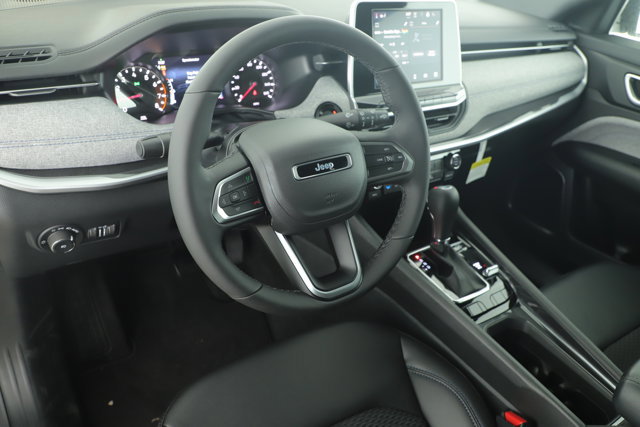 New 2026 Jeep Compass Latitude image 10