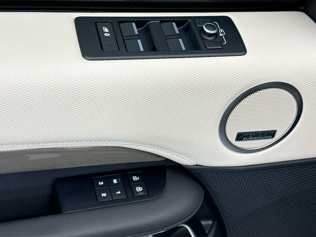 Used 2021 Land Rover Discovery HSE R-Dynamic AWD/4WD image 22