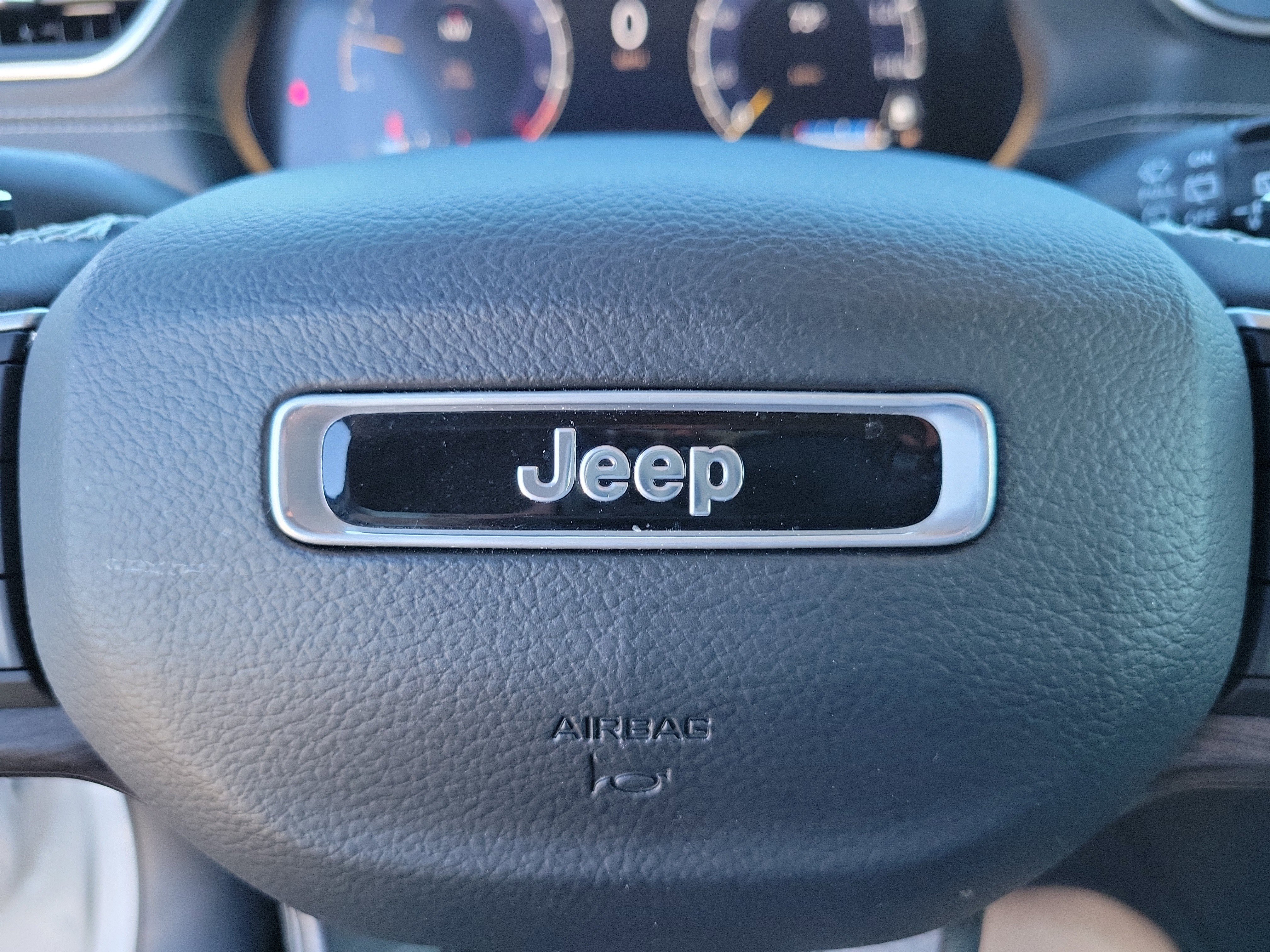 Used 2023 Jeep Grand Cherokee Limited w/ Luxury Tech Group II image 31