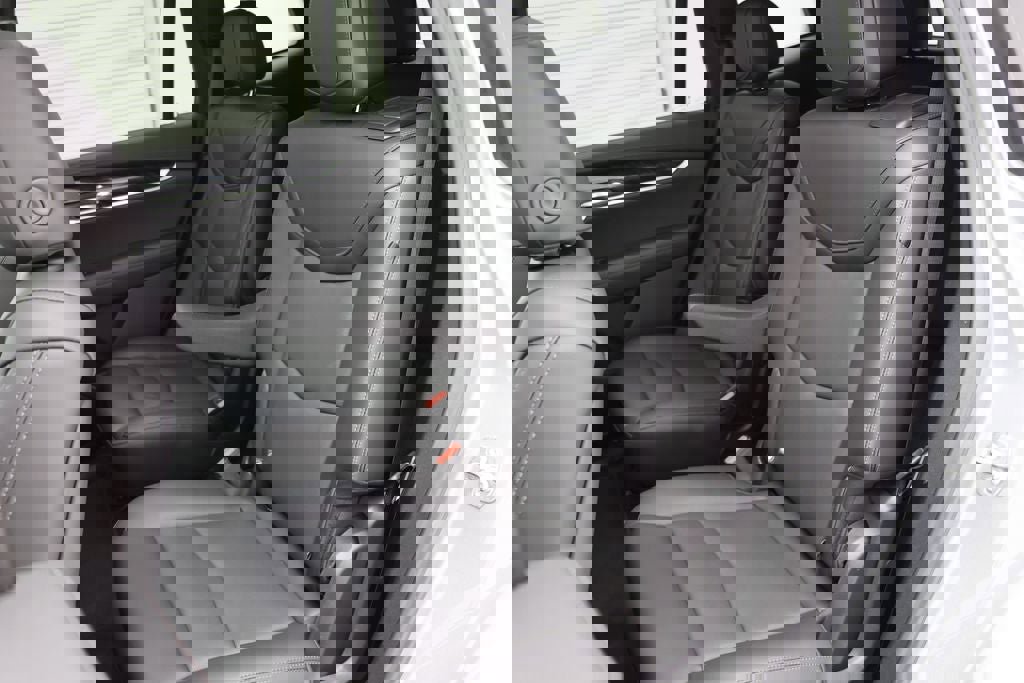 Used 2025 Cadillac XT6 Premium Luxury image 13