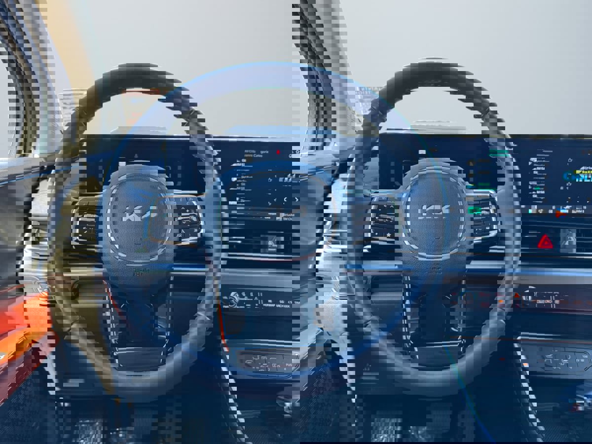 Used 2025 Kia Carnival SX Prestige image 11