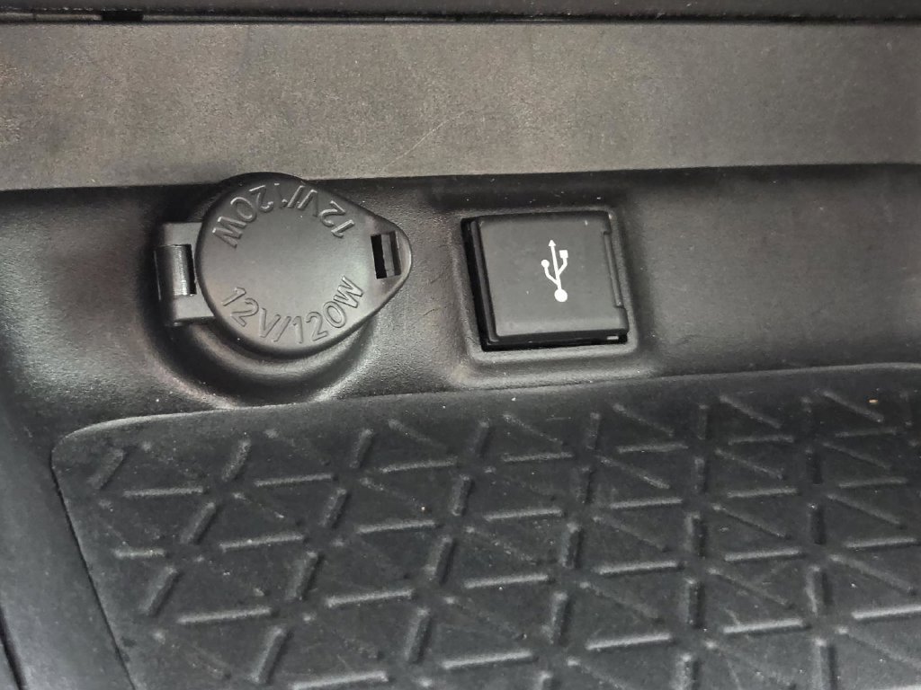 Used 2021 Toyota RAV4 XLE Premium FWD image 28