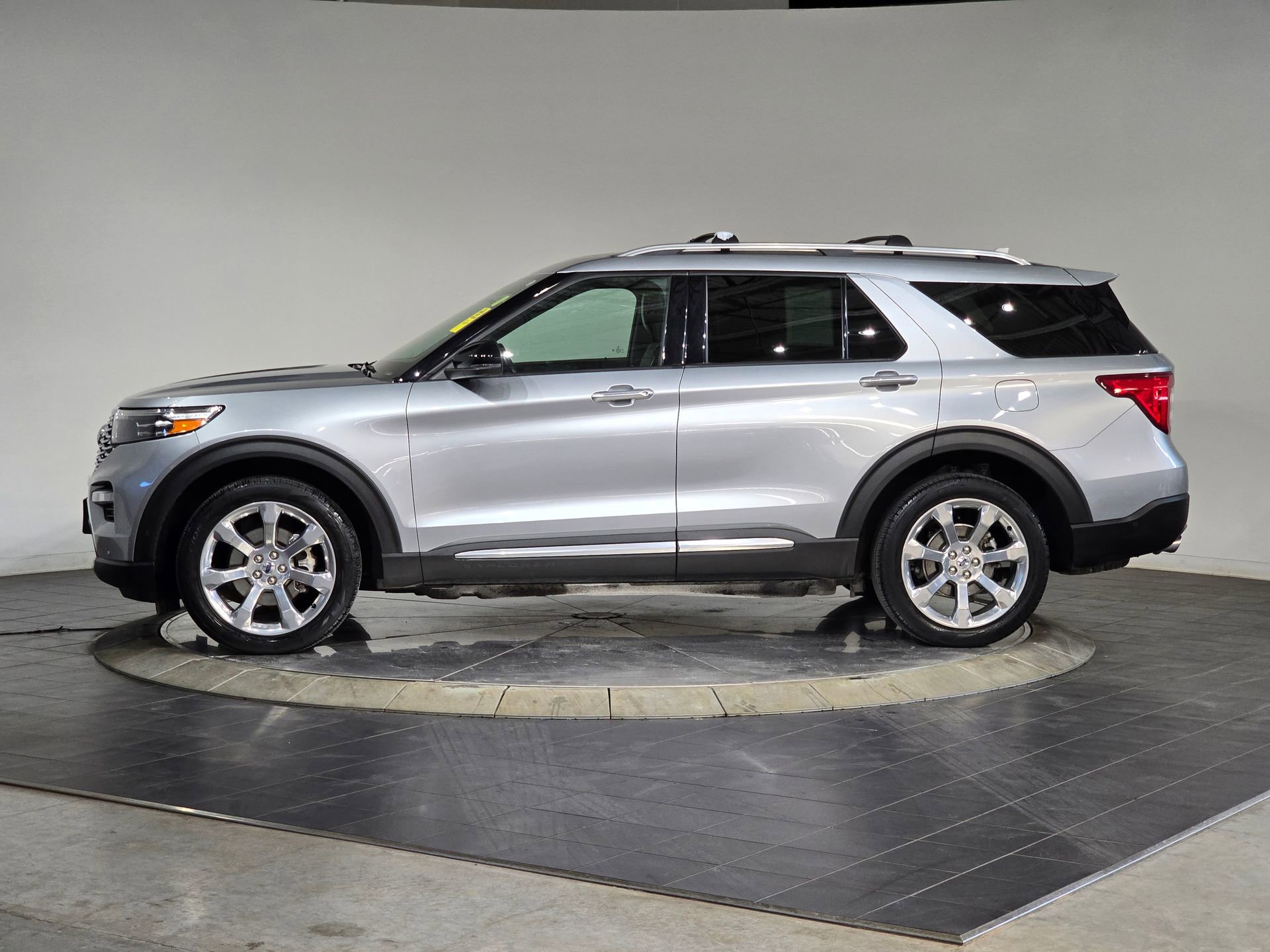 Used 2020 Ford Explorer Platinum w/ Premium Technology Package image 7