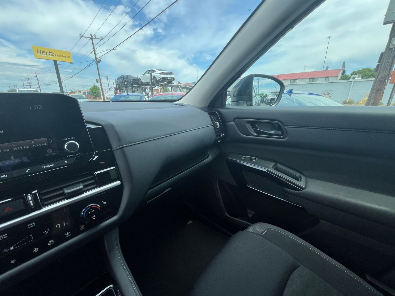 Used 2025 Nissan Pathfinder SV AWD/4WD image 37