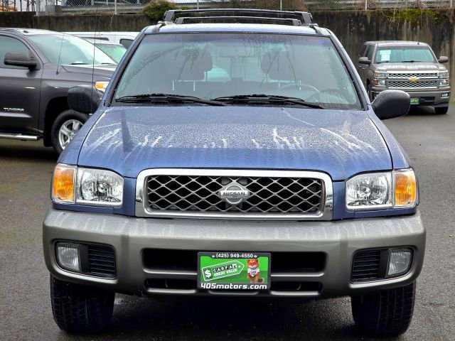 Used 2001 Nissan Pathfinder SE image 2