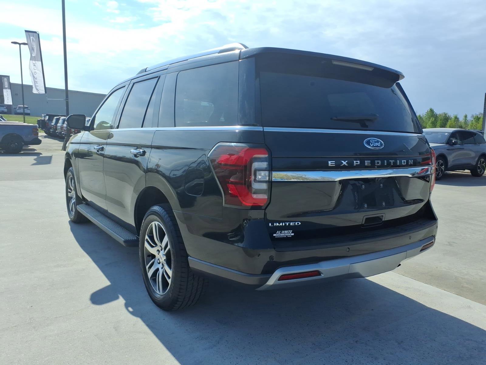 Used 2024 Ford Expedition Limited image 3