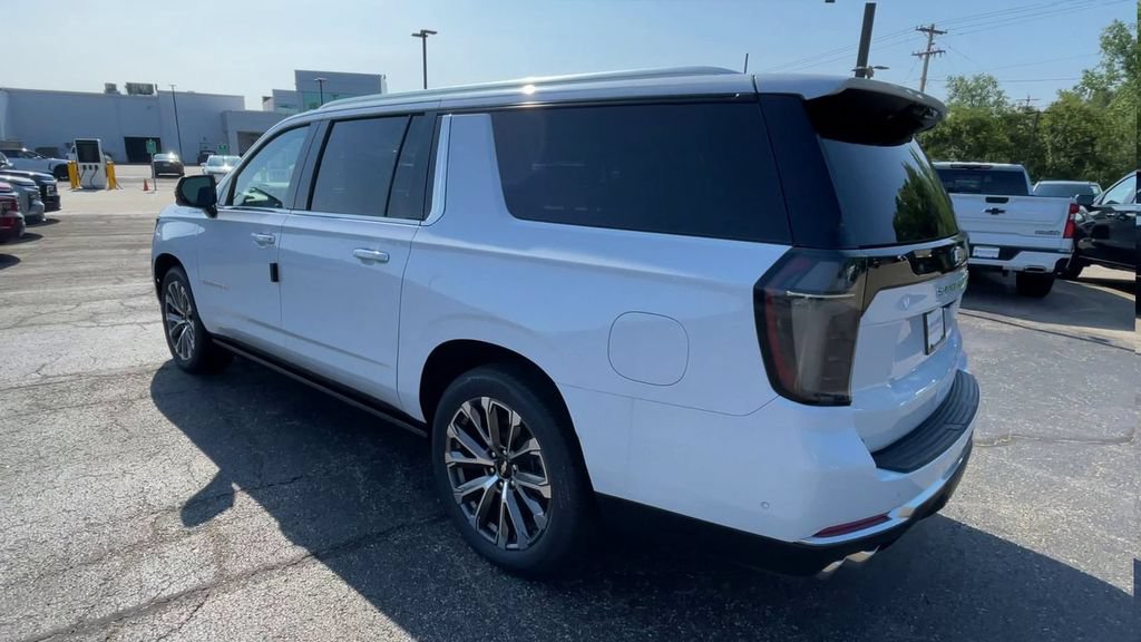 New 2026 Chevrolet Suburban High Country AWD/4WD image 8